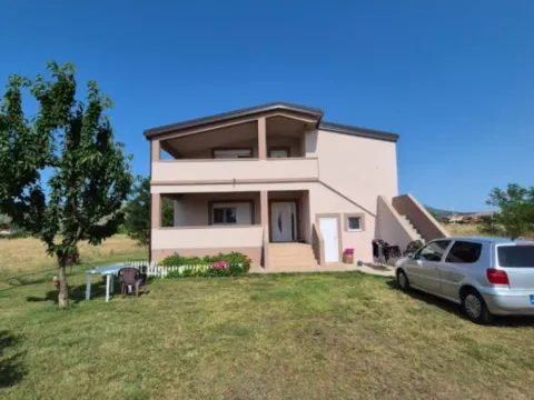 Izdavanje, kuća, 140m², Kokoti, Podgorica - image 10