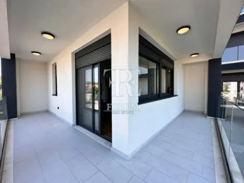 Izdavanje, trosoban stan, 130m², Blok 9, Podgorica - image 13