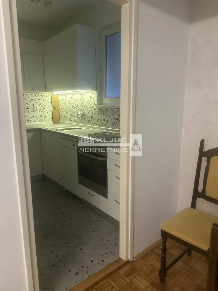 Rent, two bedroom apartment, 70m², Kalenić Pijaca, Vračar Sve Podlokacije