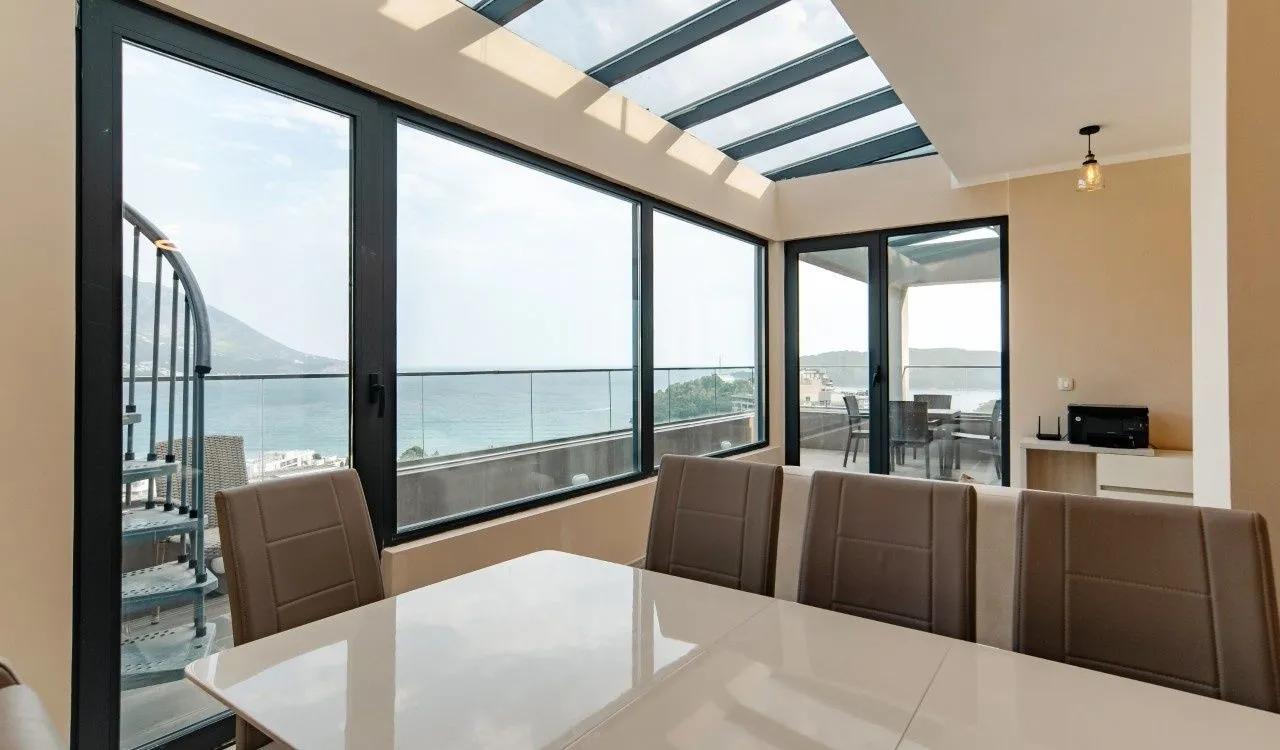 Sale, three bedroom apartment, 233m², Bečići, Budva