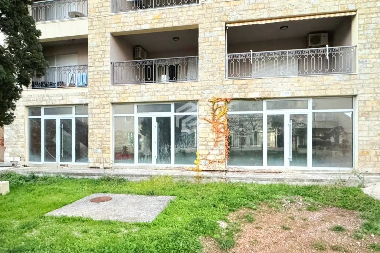 Rent, office space, 406m², Petrovac, Budva
