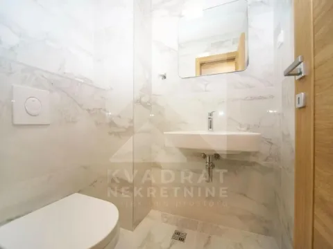 Izdavanje, trosoban stan, 104m², City Kvart, Podgorica - image 14