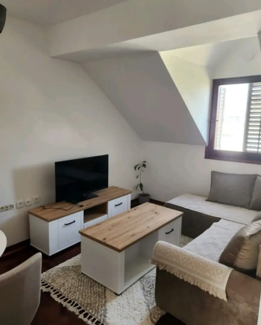 Prodaja, trosoban stan, 57m², Stara varoš, Nikšić