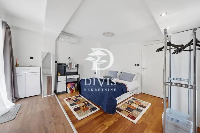 Rent, house, 513m², Dedinje Sve Podlokacije, Beograd