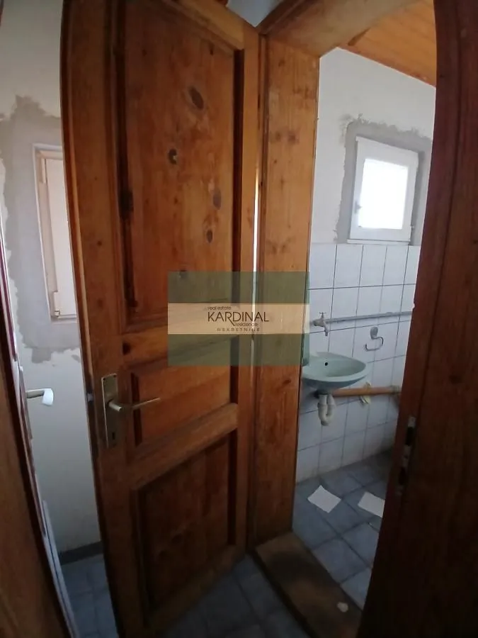 Sale, house, 536m², XI Kongres, Paraćin