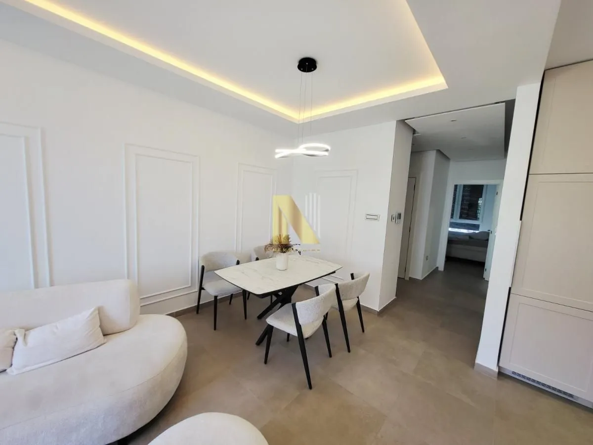 Izdavanje, trosoban stan, 73m², Centar, Novi Sad