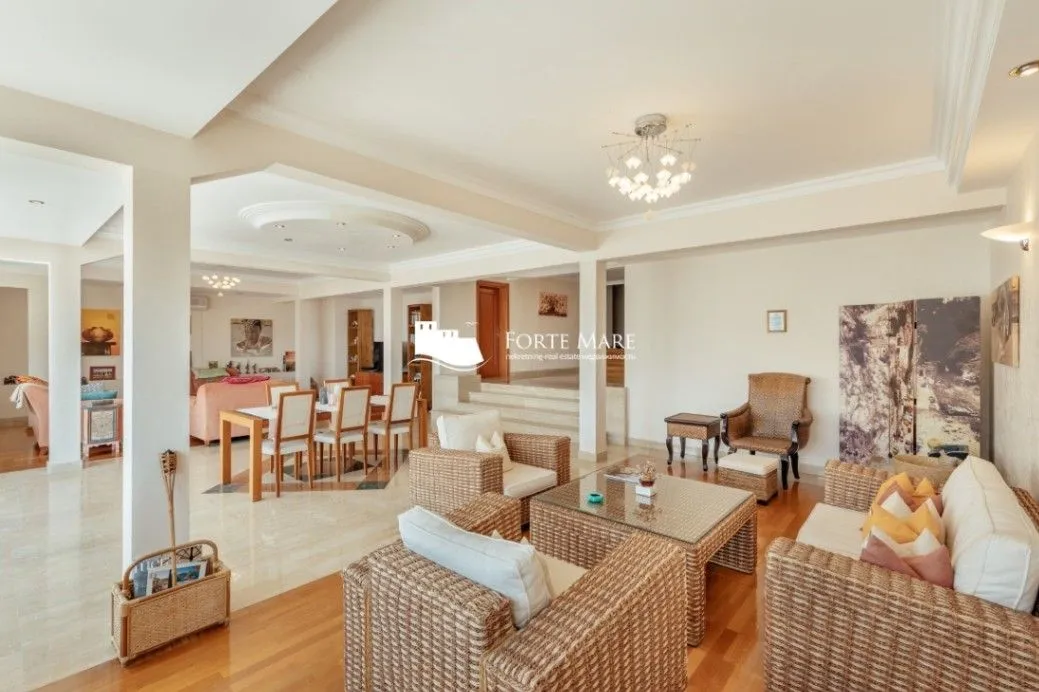 Prodaja, trosoban stan, 244m², Herceg Novi, Crna Gora