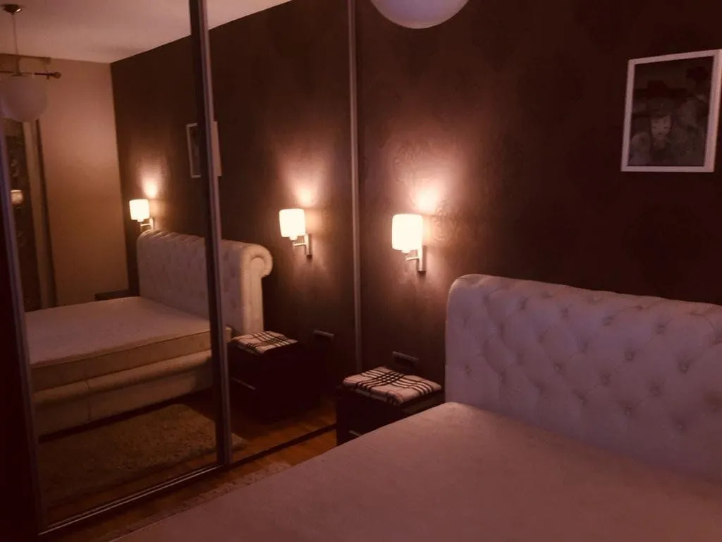 Izdavanje, dvosoban stan, 85m², Blok 6, Podgorica