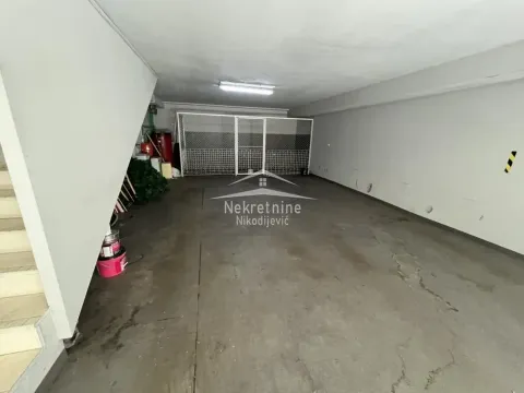 Izdavanje, kuća, 310m², Savski Venac, Beograd - image 13