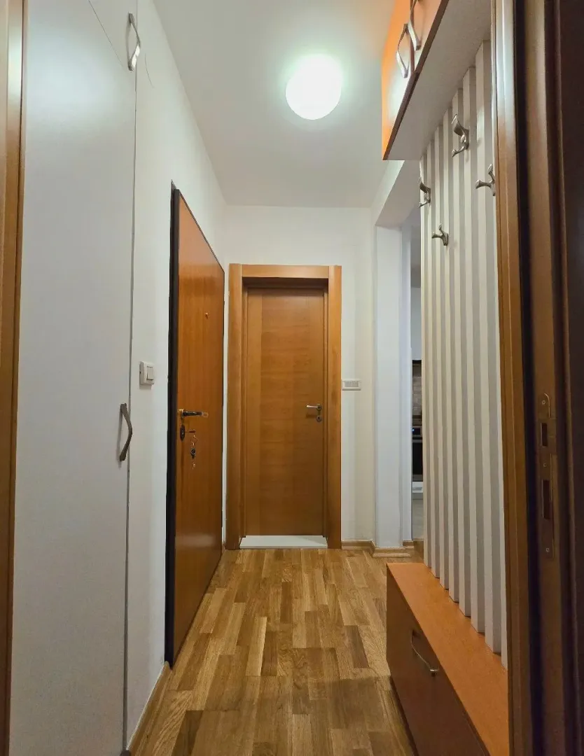 Prodaja, dvosoban stan, 64m², Obala Morače, Podgorica