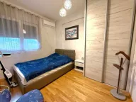 Prodaja, trosoban stan, 100m², Stari Aerodrom, Podgorica - image 10