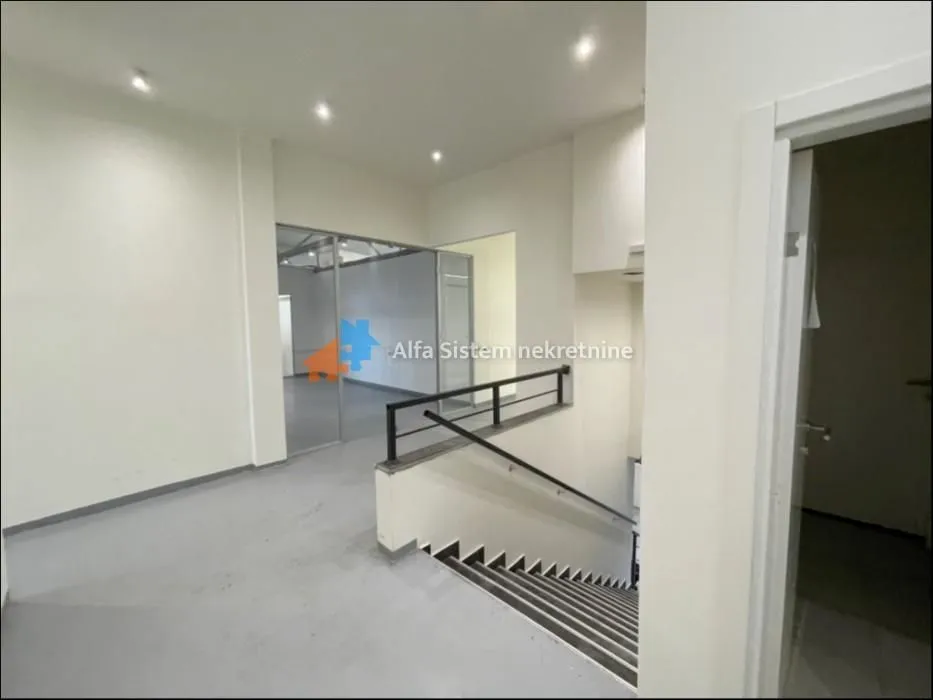 Rent, office space, 1000m², Autokomanda, Voždovac Sve Podlokacije
