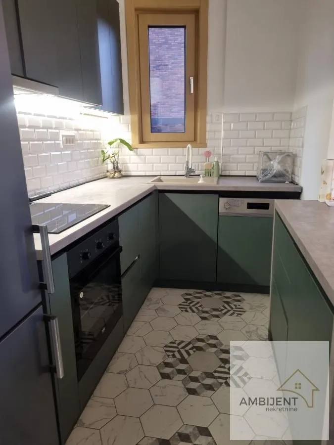Izdavanje, trosoban stan, 55m², Šumice, Beograd