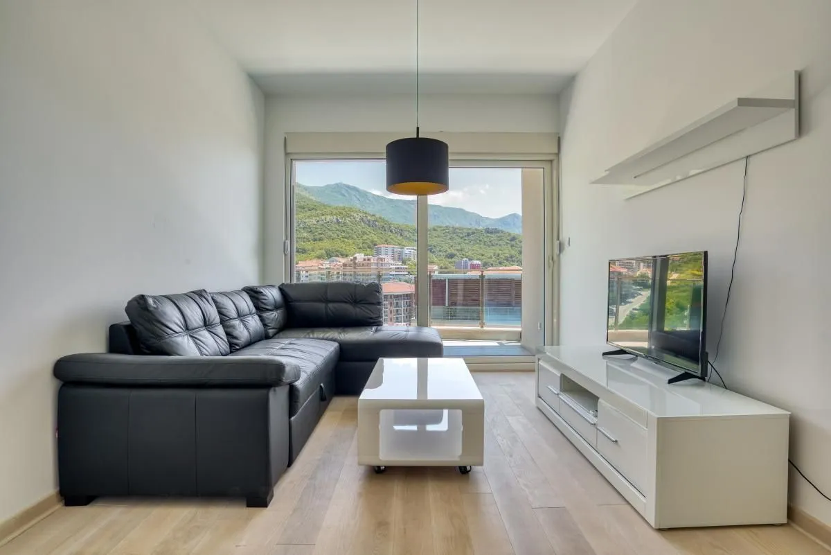 Rent, one bedroom apartment, 66m², Bečići, Budva