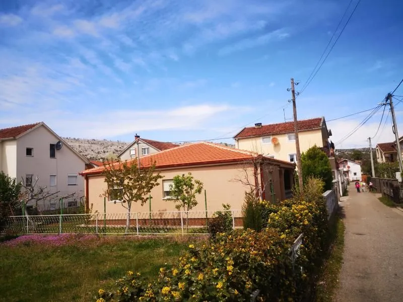 Sale, house, 118m², Tološi, Podgorica