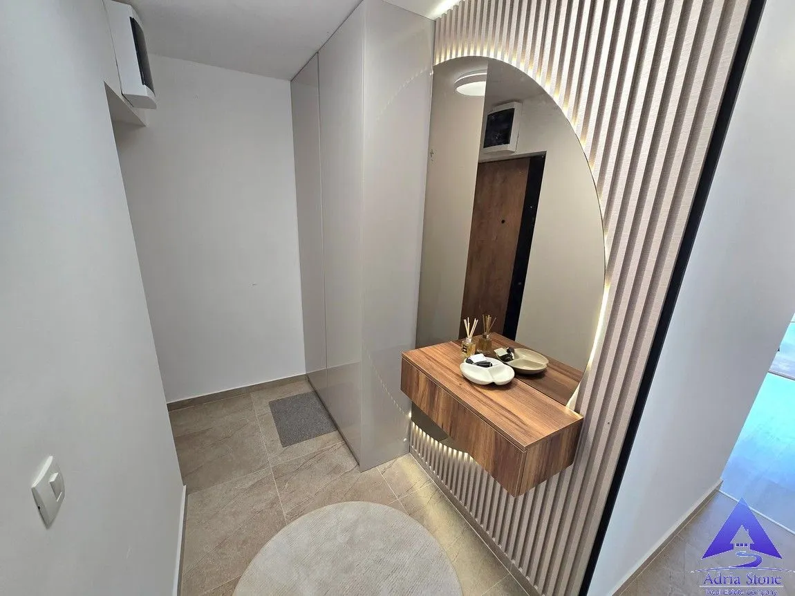 Prodaja, dvosoban stan, 63m², Lazi, Budva
