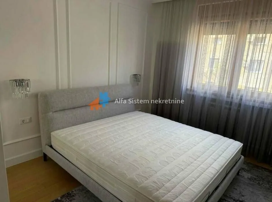 Rent, three bedroom apartment, 80m², Kalenić Pijaca, Vračar Sve Podlokacije