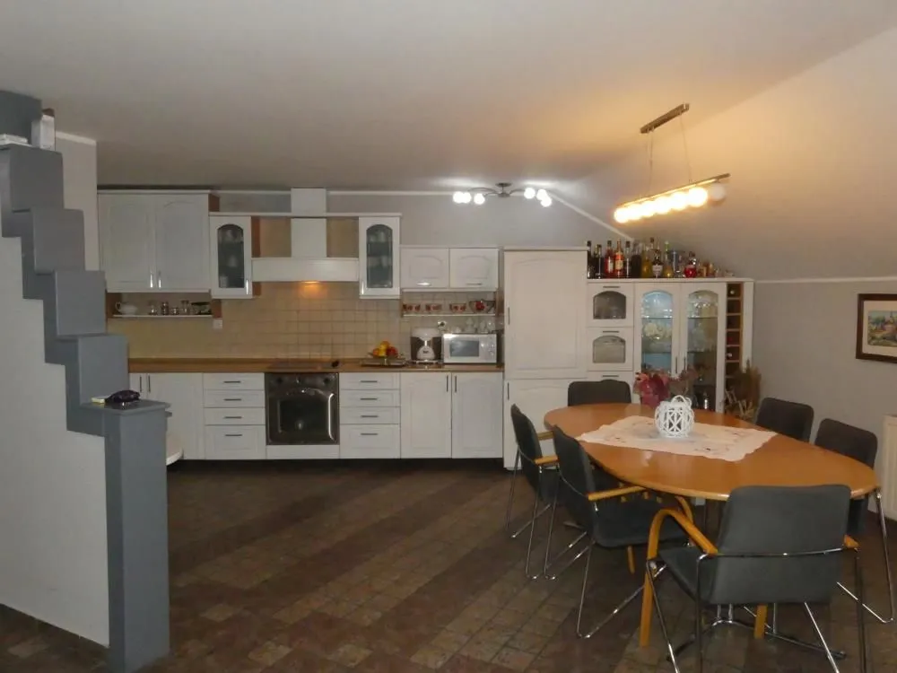 Prodaja, kuća, 220m², Centar, Jagodina