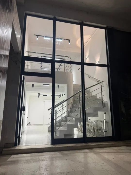 Izdavanje, poslovni prostor, 48m², Centar, Bar