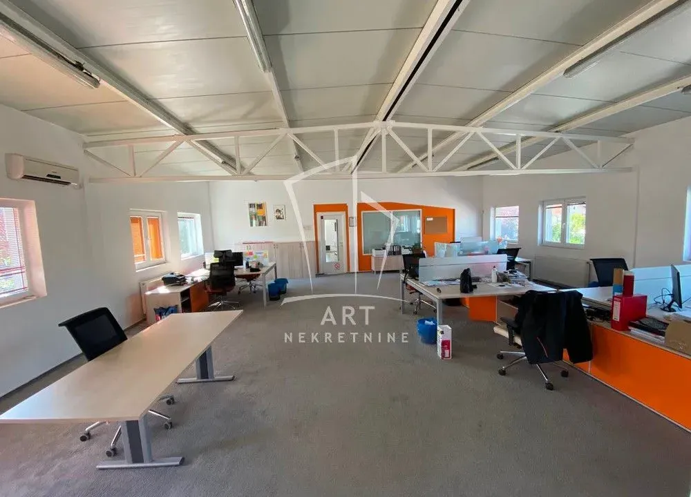 Izdavanje, poslovni prostor, 200m², Borča Sve Podlokacije, Beograd