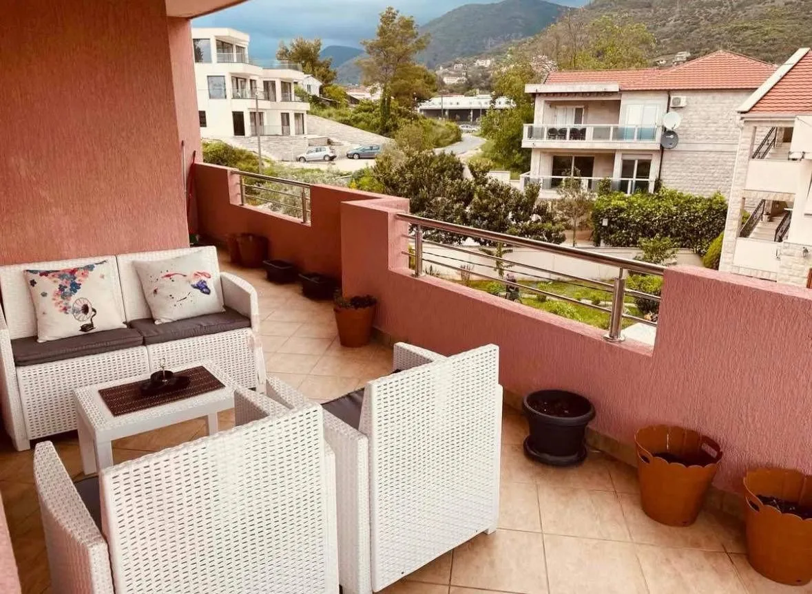 Rent, one bedroom apartment, 85m², Tivat, Crna Gora