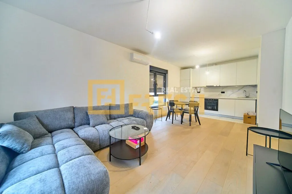 Izdavanje, dvosoban stan, 69m², Krivi Most, Podgorica