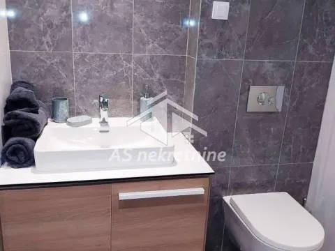 Izdavanje, trosoban stan, 90m², Savski Venac, Beograd - image 7