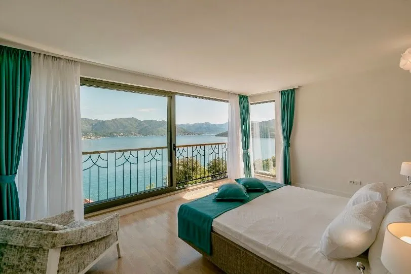 Prodaja, kuća, 236m², Njivice, Herceg Novi