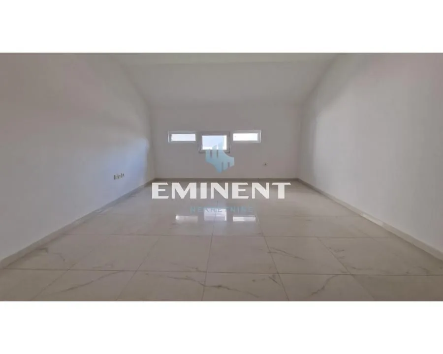 Sale, house, 345m², Surčin, Beograd