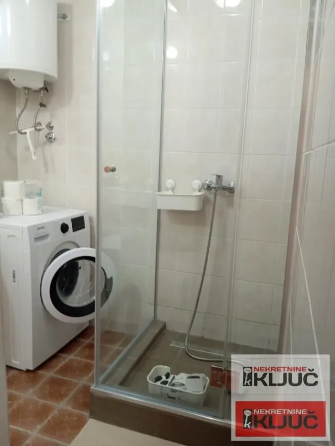 Izdavanje, jednosoban stan, 38m², Centar, Novi Sad