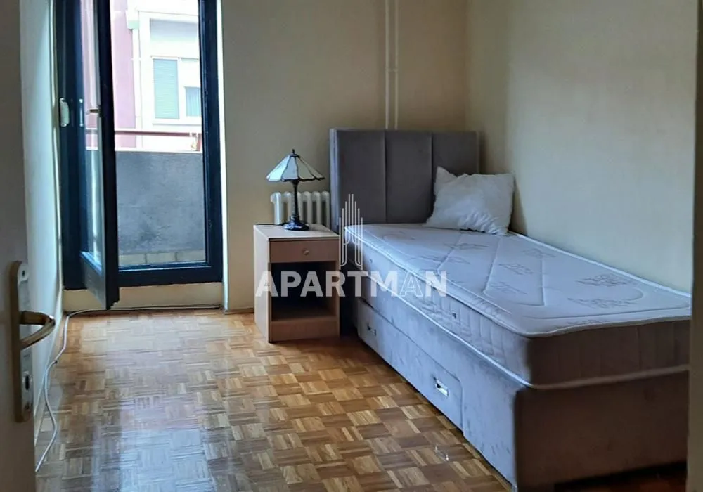 Izdavanje, četvorosoban stan, 102m², Vračar Centar, Vračar Sve Podlokacije