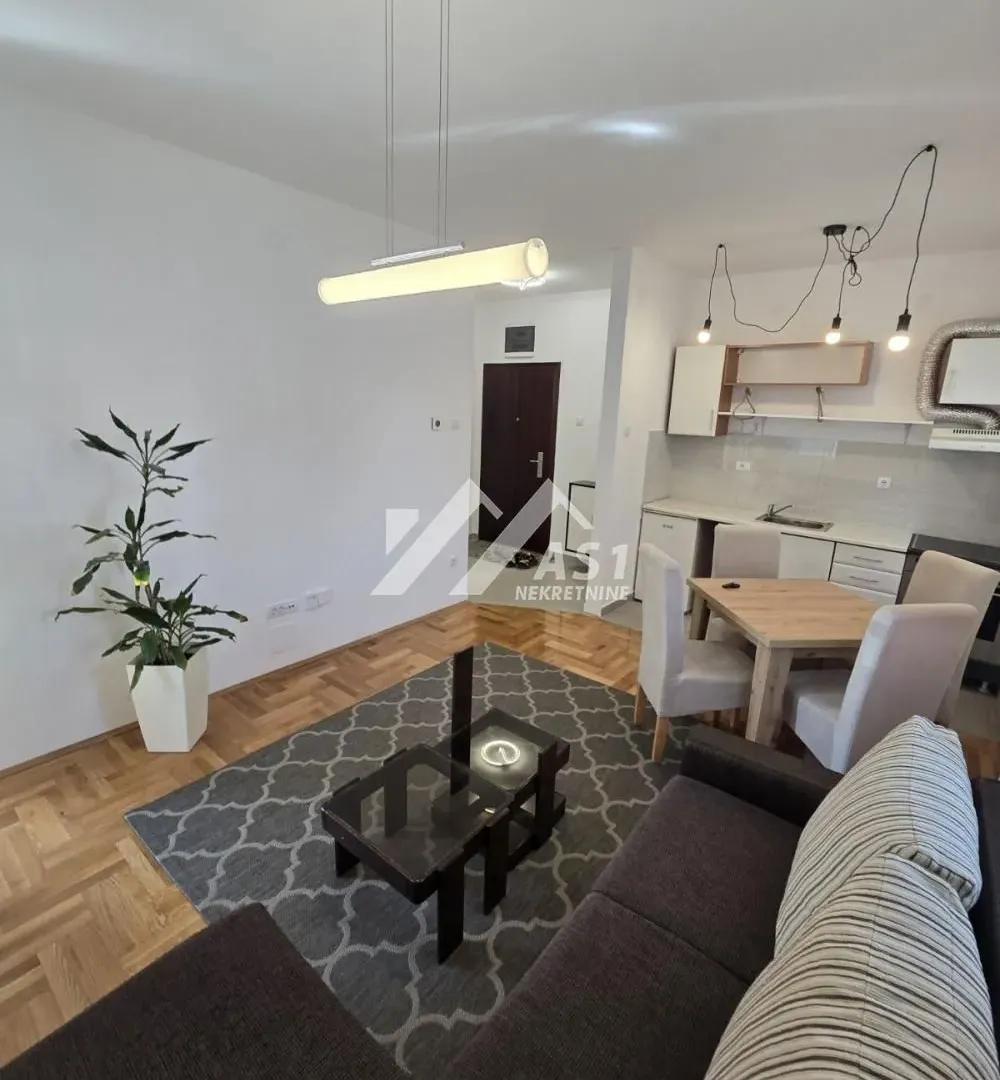 Prodaja, četvorosoban stan, 37m², Novi Sad Sve Podlokacije, Novi Sad