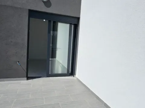 Prodaja, dvosoban stan, 91m², Centar, Ulcinj - image 12