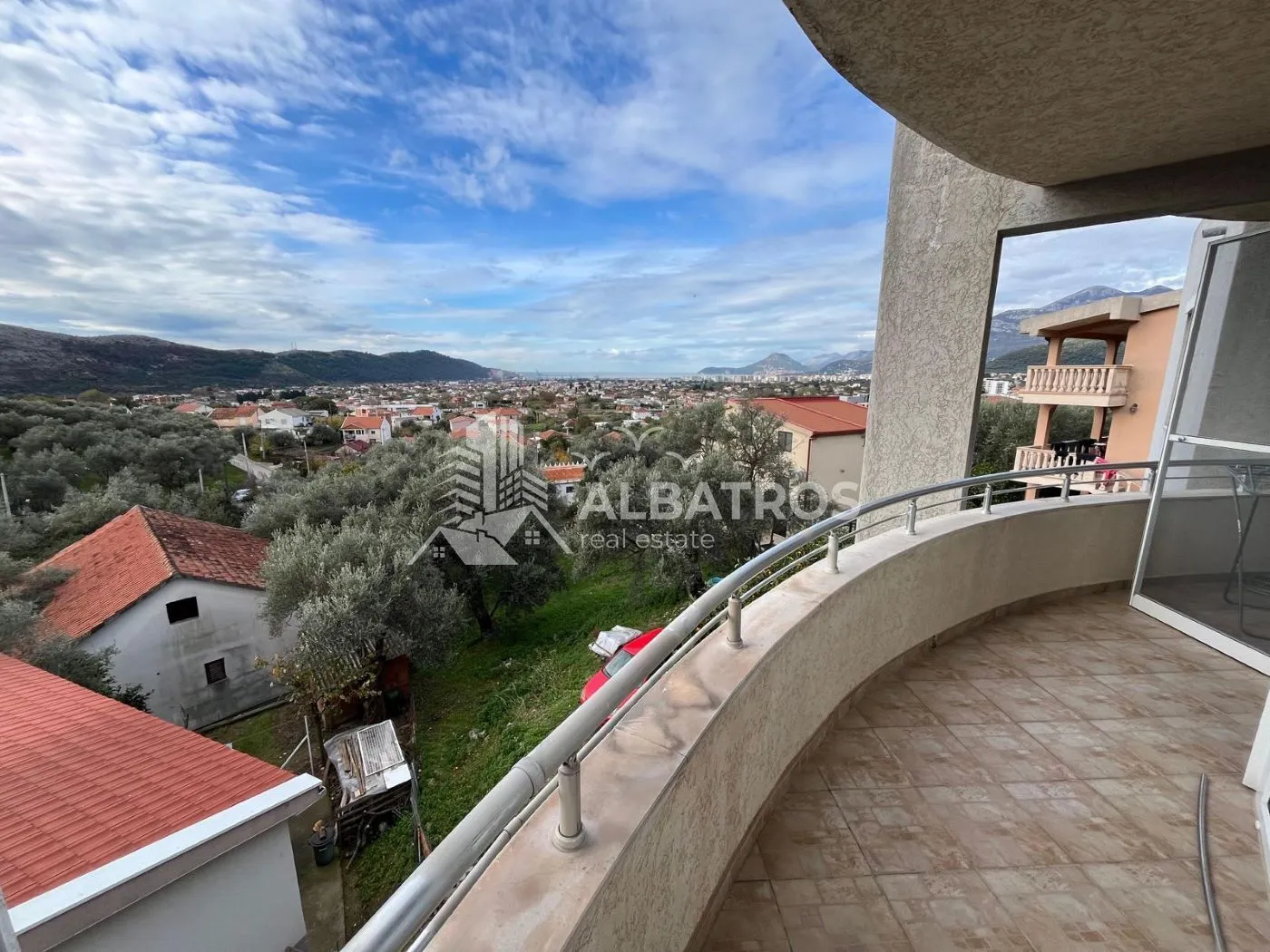 Rent, three bedroom apartment, 135m², Tomba, Bar