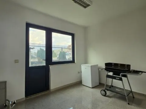 Izdavanje, kuća, 170m², Gornja Gorica, Podgorica - image 2