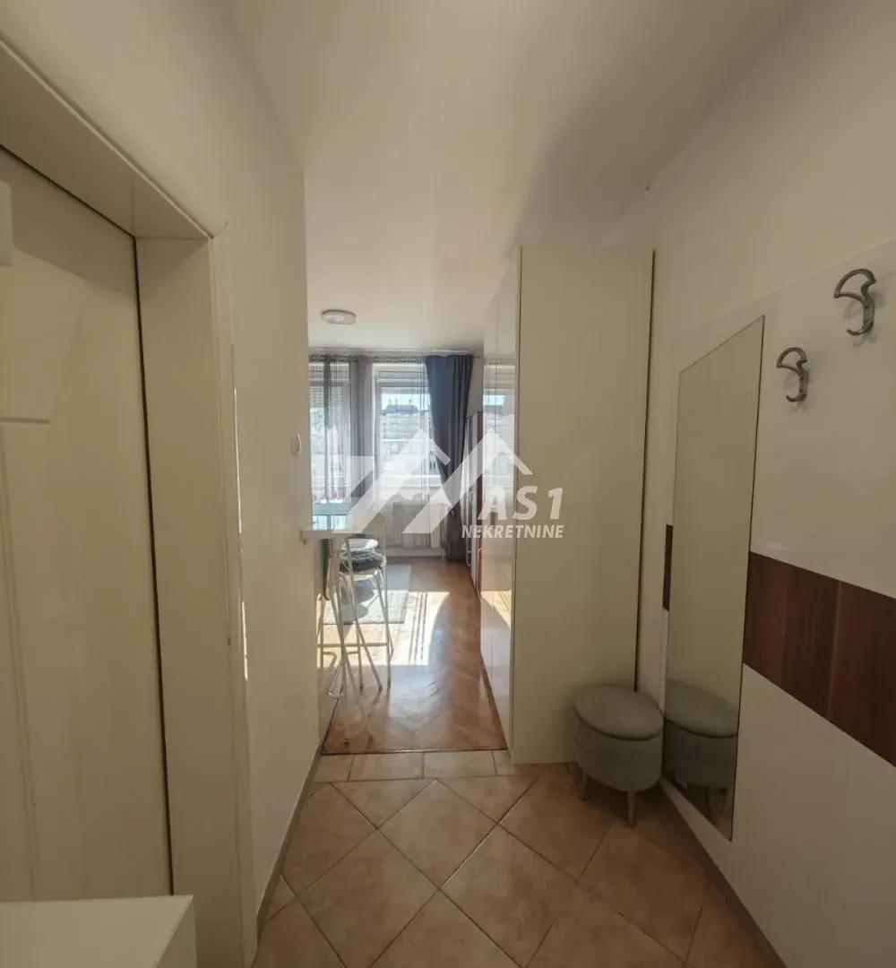 Izdavanje, stan, 22m², Rotkvarija, Novi Sad Sve Podlokacije