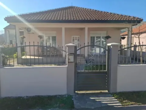 Rent, house, 120m², Tološi, Podgorica
