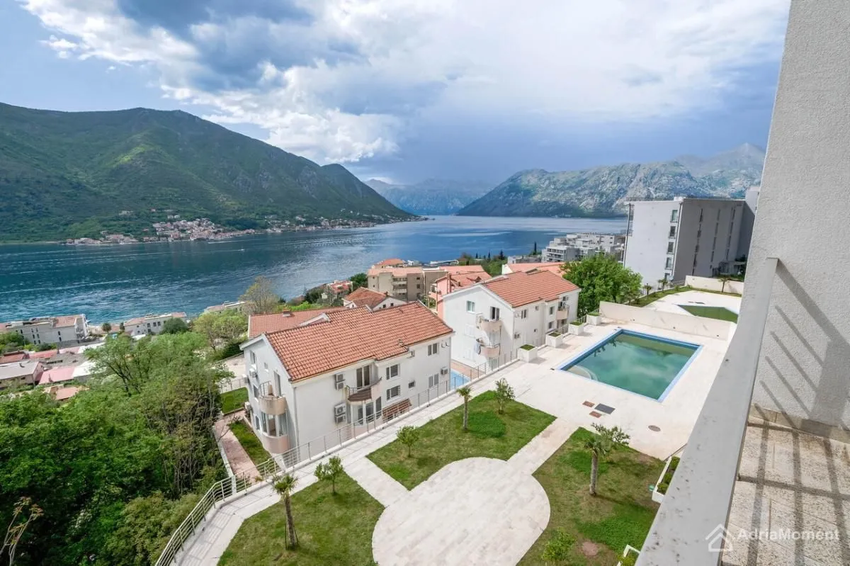 Prodaja, trosoban stan, 103m², Dobrota, Kotor