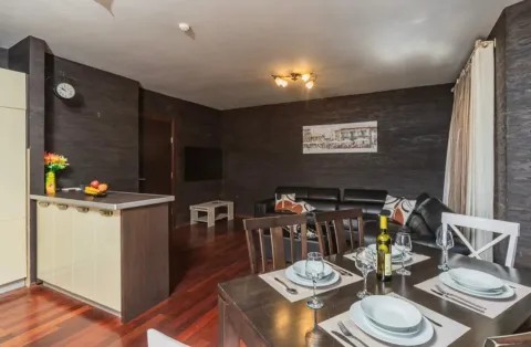 Izdavanje, trosoban stan, 170m², Dobrota, Kotor - image 3