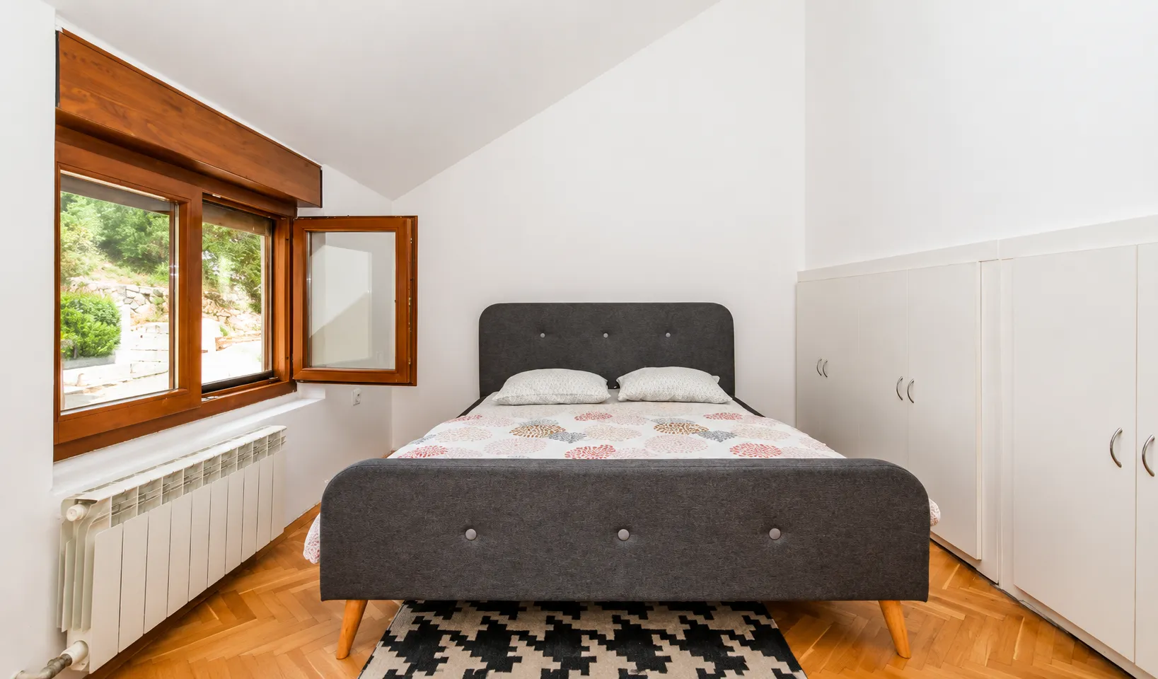 Rent, house, 280m², Gorica C, Podgorica