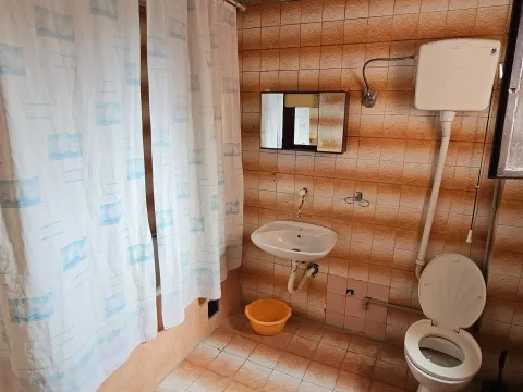 Izdavanje, trosoban stan, 120m², Zelenika, Podgorica - image 7