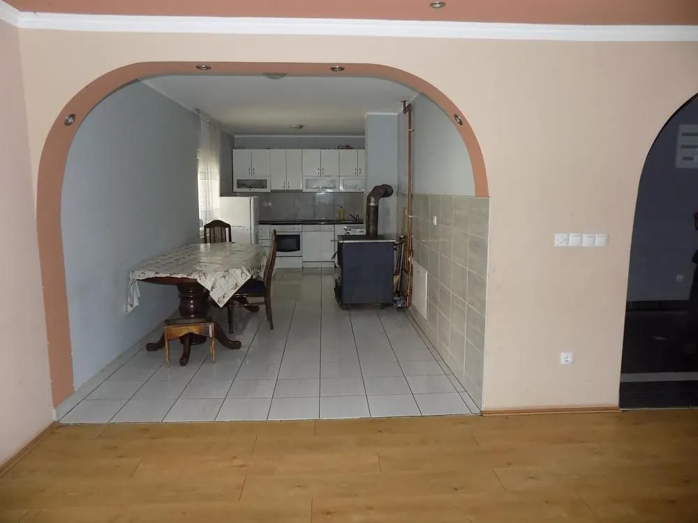Prodaja, kuća, 385m², Končarevo, Jagodina