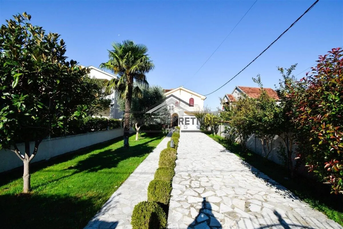 Rent, house, 200m², Donja Gorica, Podgorica
