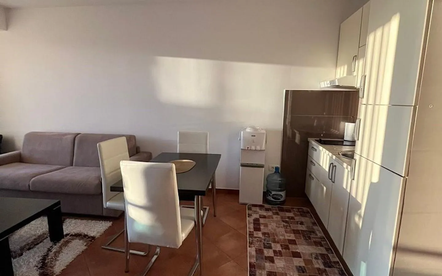 Izdavanje, jednosoban stan, 56m², Dobra Voda, Jagodina