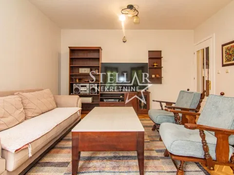 Izdavanje, kuća, 220m², Tološi, Podgorica - image 16