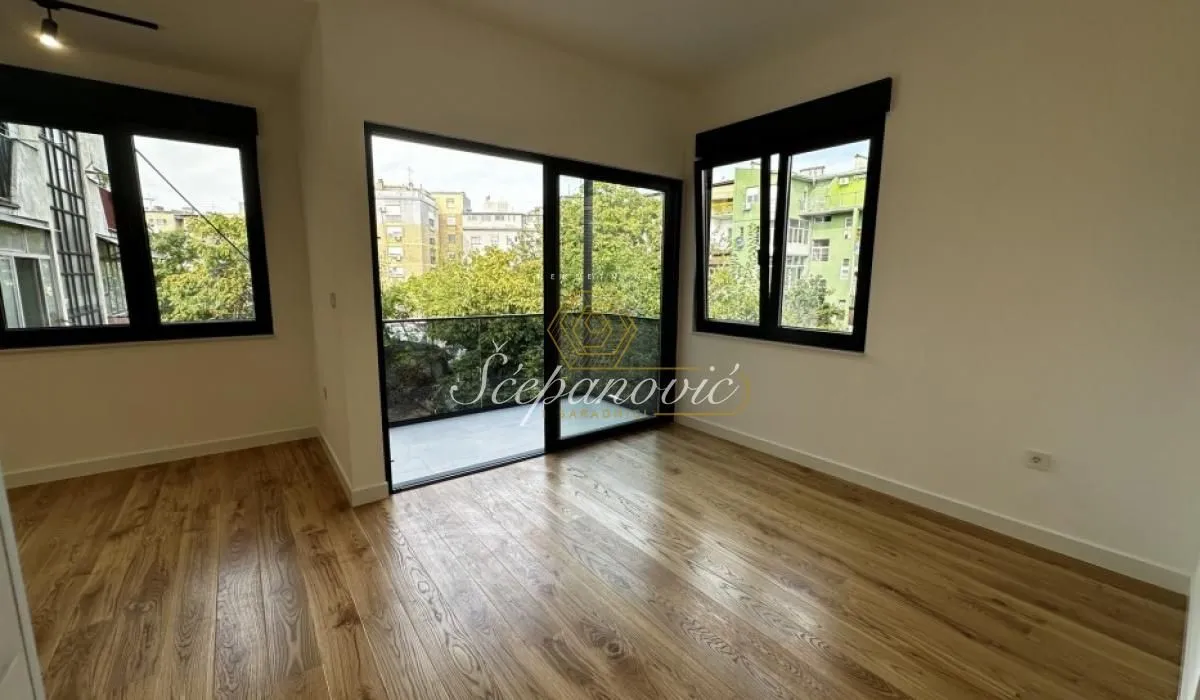 Prodaja, četvorosoban stan, 110m², Centar, Novi Sad