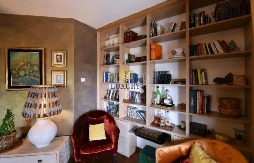 Izdavanje, dvosoban stan, 98m², 1 maj, Podgorica