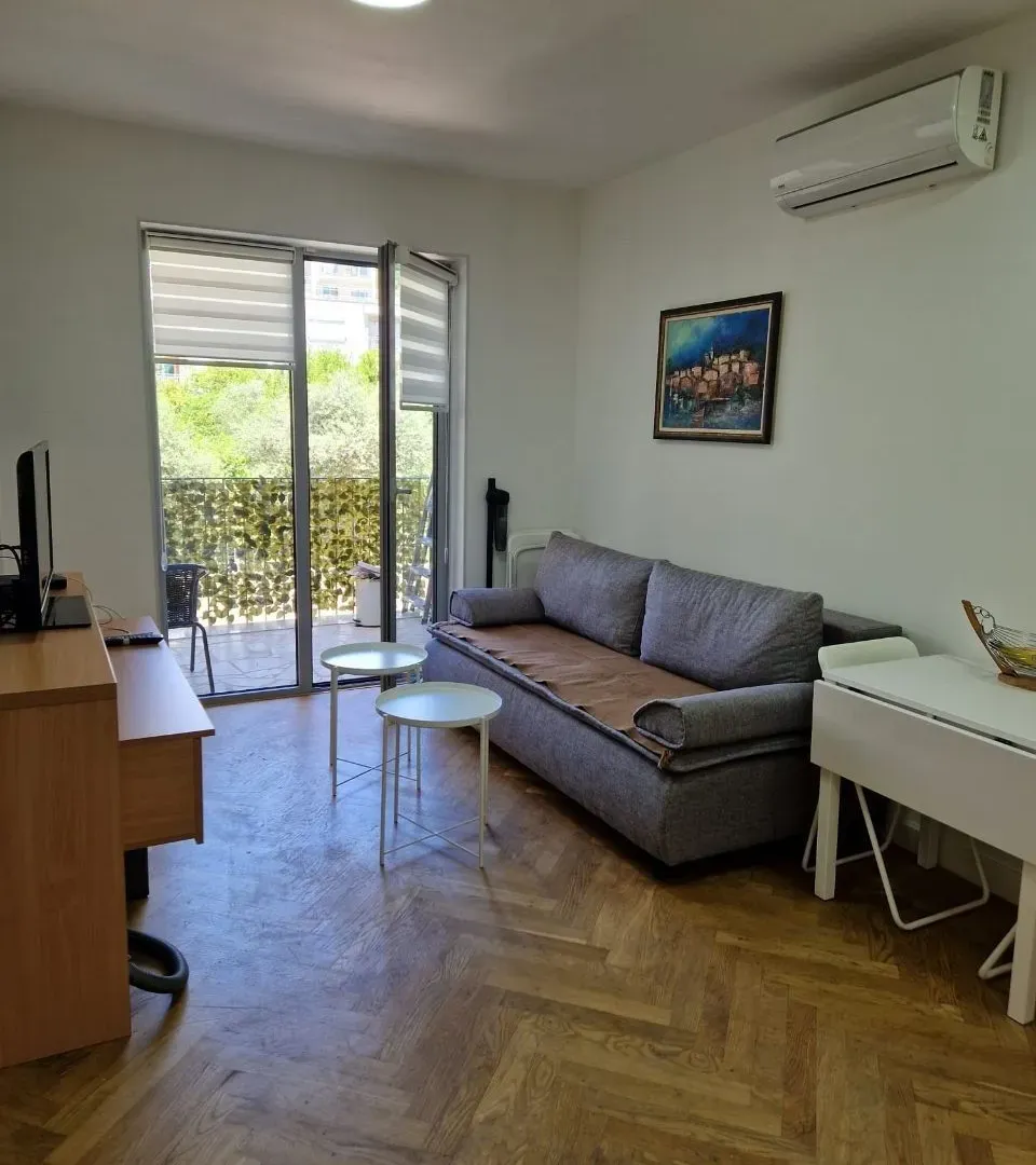 Rent, one bedroom apartment, 43m², Dobrota, Kotor