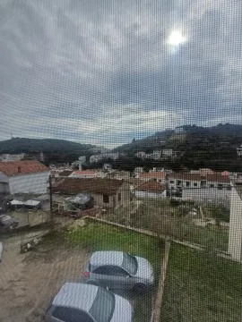 Pogled sa terase na okolno naselje i brda. - image 12