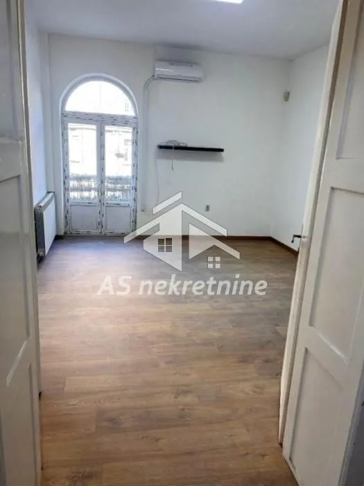 Rent, four bedroom apartment, 107m², Stari Grad, Beograd